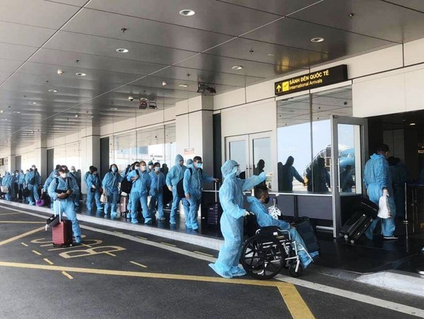 350 khách từ Mỹ về Việt Nam trên 2 chuyến bay “hộ chiếu vaccine”