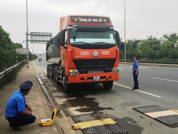 Chuyên gia nói gì về đề xuất tăng chế tài xử phạt với xe quá tải