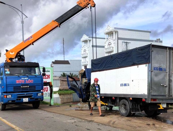 Tai nạn giao thông mới nhất hôm nay (21/9): Tài xế ngủ quên, ô tô lao đầu xuống mương nước