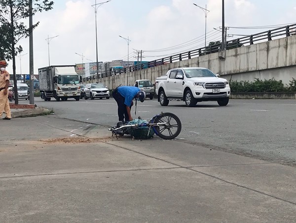 Tai nạn giao thông mới nhất hôm nay (18/10): Xe đạp điện va chạm xe tải, nữ tài xế tử vong thương tâm
