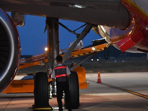 Máy bay va chạm trên sân bay Nội Bài, không có thương vong