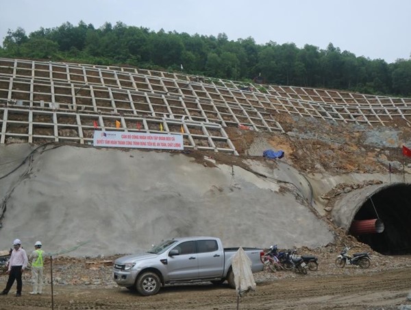 Hầm lớn nhất cao tốc Mai Sơn – QL14 đã chính thức đào thông