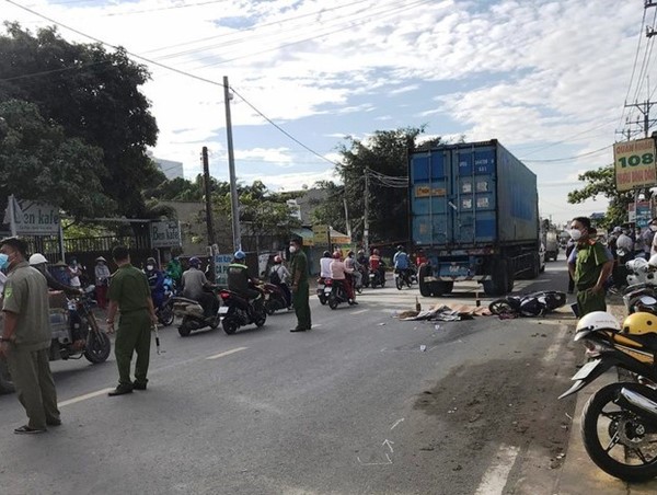 Tai nạn giao thông mới nhất hôm nay (29/12): Nữ công nhân tử vong thương tâm dưới bánh container