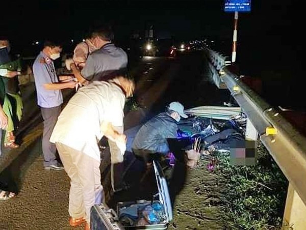 Tai nạn giao thông mới nhất hôm nay (31/12): Tài xế ô tô tông 2 người tử vong rồi bỏ chạy điên cuồng