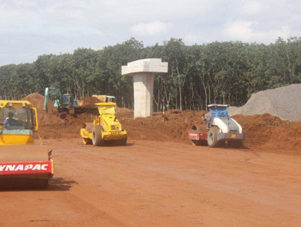 Những công trường hối hả tại “siêu dự án” cao tốc Bắc – Nam ngày đầu năm mới