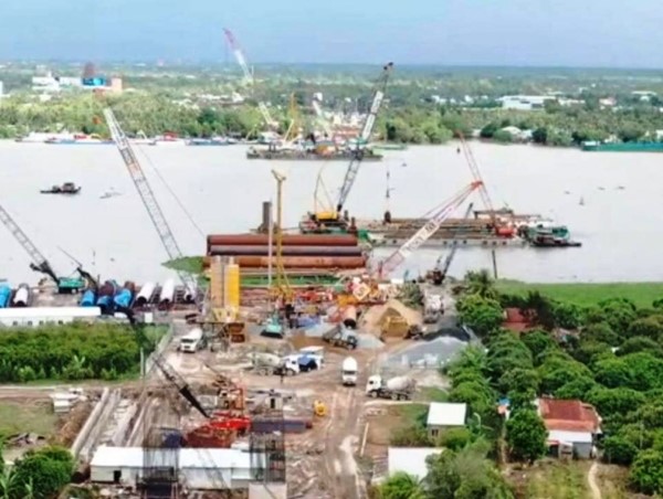 Vì sao một gói thầu thi công đường dẫn cầu Mỹ Thuận 2 chậm tiến độ?