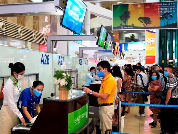 “Khảo giá” vé máy bay cao điểm Tết Nhâm Dần 2022