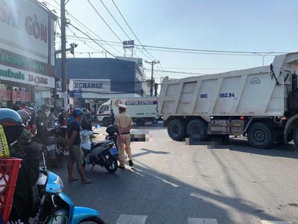 Tai nạn giao thông mới nhất hôm nay (11/1): Xe tải vượt đèn vàng đâm tử vong 2 người