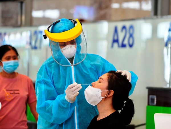 Nóng: Quy định mới về thu phí test nhanh Covid-19 tại sân bay