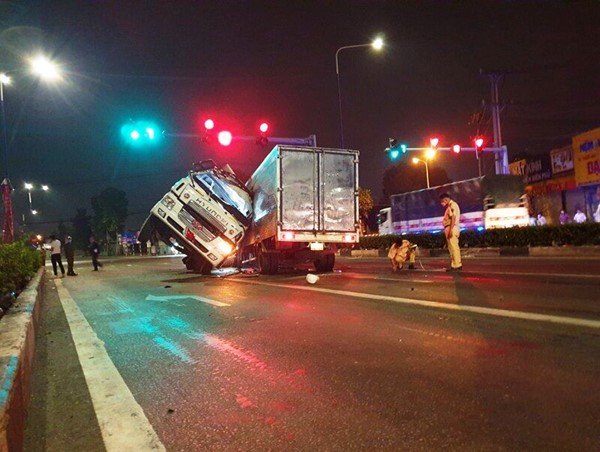 Tai nạn giao thông mới nhất hôm nay (23/1): Hai xe tải va chạm, tài xế tử vong thương tâm trong ca bin