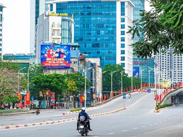 Ngày đầu năm Nhâm Dần, đường phố Hà Nội yên bình đến lạ