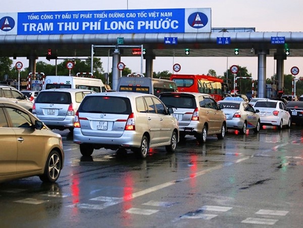 Vì sao nhiều tuyến cao tốc ùn tắc kéo dài trong ngày Mùng 2 Tết?