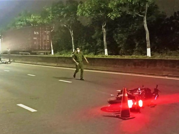 Tai nạn giao thông mới nhất hôm nay (14/2): Va chạm với xe bồn trên QL55, 3 cha con thương vong