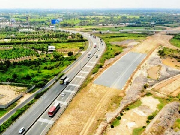 Cao tốc Cam Lâm – Vĩnh Hảo vẫn đang thiếu vật liệu đắp nền