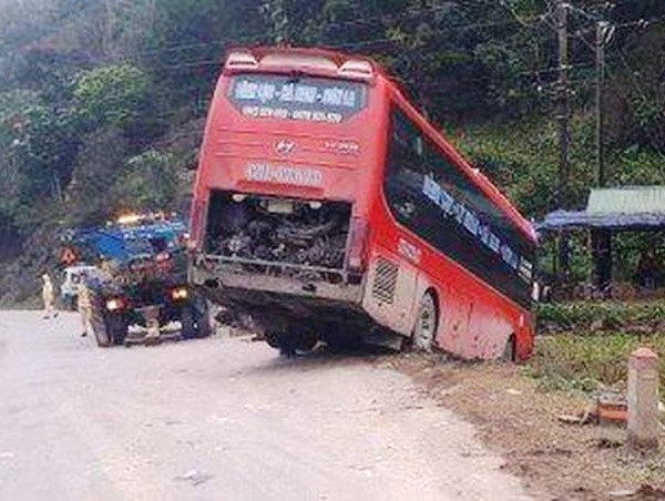 Tai nạn giao thông mới nhất hôm nay (15/2): Va chạm với xe khách, người đi xe máy tử vong