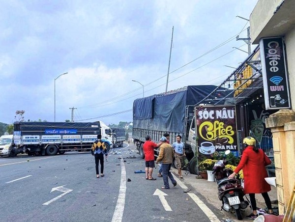 Tai nạn giao thông mới nhất hôm nay (21/2): Xe đầu kéo va chạm xe máy, 1 người thiệt mạng