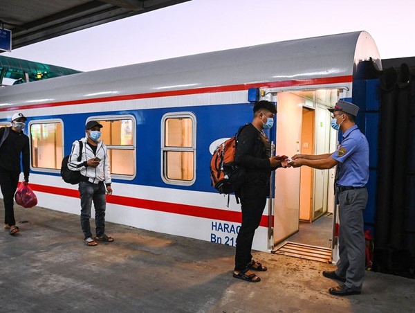 Phục vụ người dân đi lại trong dịp Giỗ Tổ Hùng Vương, đường sắt chạy thêm nhiều tàu khách