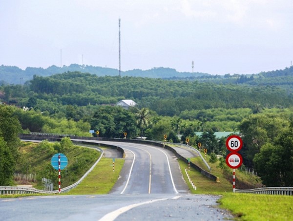 Cao tốc xuyên vườn quốc gia Bạch Mã có gì đặc biệt?