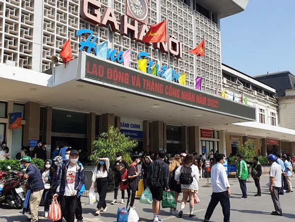 Đường sắt căng mình phục vụ người dân trong ngày cuối cùng kỳ nghỉ lễ