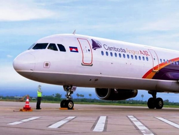 Vì sao Vietnam Airlines bất ngờ thoái 35% vốn ở hãng hàng không của Campuchia?