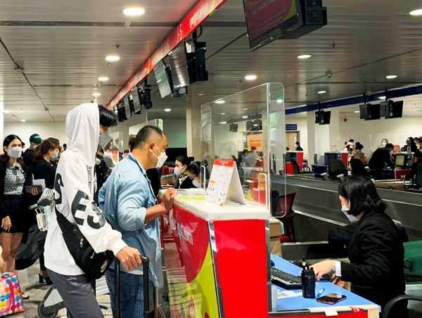 Dịch vụ ưu tiên làm thủ tục hàng không bị “tuýt còi”