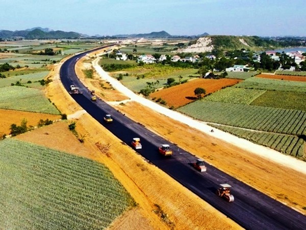 Phương tiện chưa thể lưu thông trên cao tốc Mai Sơn - QL45