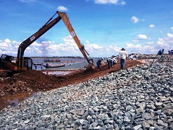 Xây dựng luồng cho tàu biển vào sông Hậu