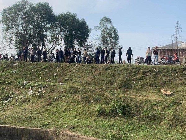 Xe máy lao xuống kênh ngày Mùng 1 Tết khiến 3 người tử vong