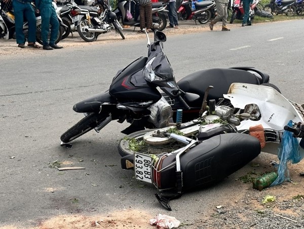 Hai vợ chồng ở Bình Thuận tử vong trên đường đi chợ Tết