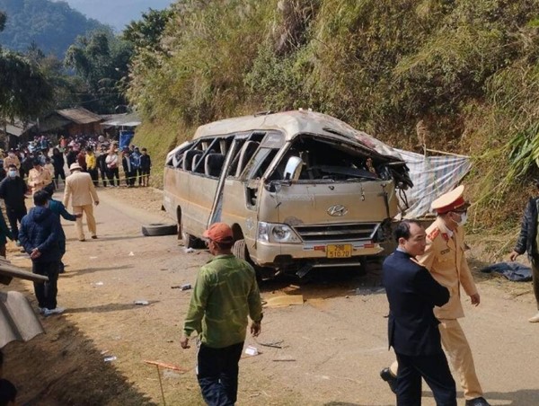 Tin mới nhất vụ xe khách rơi xuống vực ở Sơn La