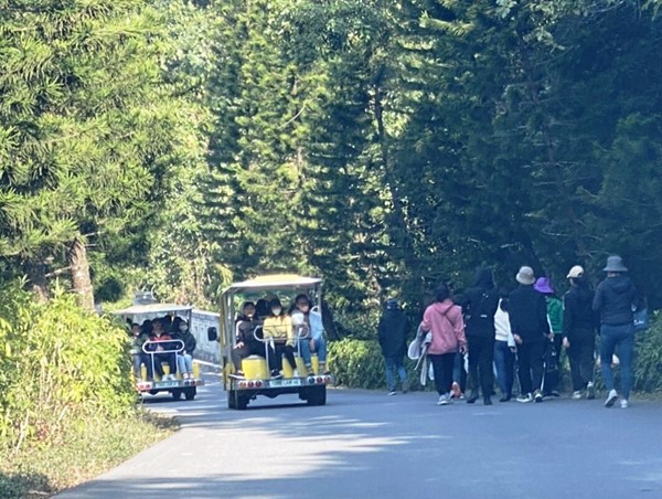 Tăng cường 70 xe điện đưa đón du khách ở lễ hội Yên Tử