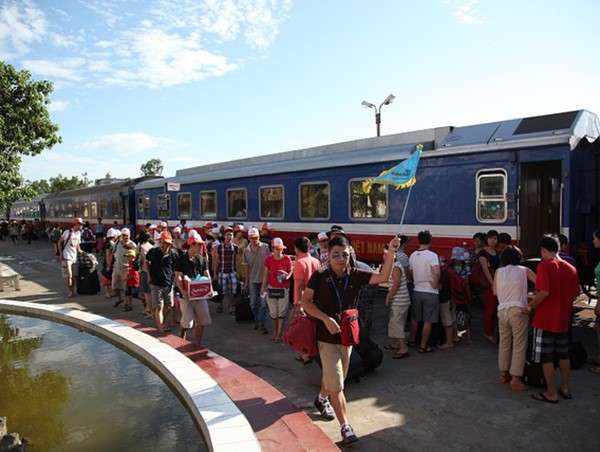 Vé đường sắt bán theo đoàn giảm sâu