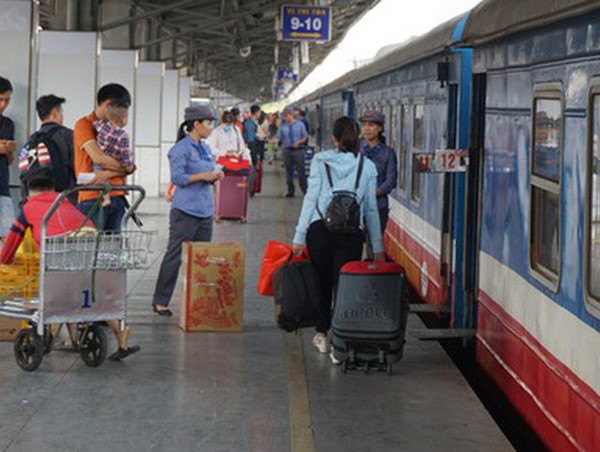 Ngành đường sắt chạy tàu Thống Nhất tăng cường sau Tết, giảm giá vé