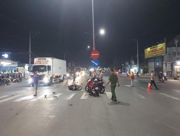 Tai nạn liên hoàn giữa 3 xe máy ở Bình Phước làm 1 người chết, 4 người bị thương