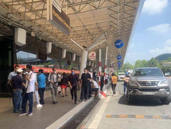 Đề xuất thu phí không dừng, miễn phí xe buýt ở sân bay Tân Sơn Nhất