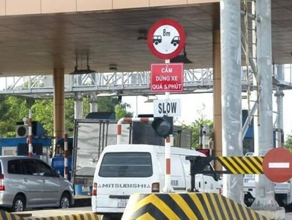 Tháo dỡ ngay biển báo giao thông không còn phù hợp