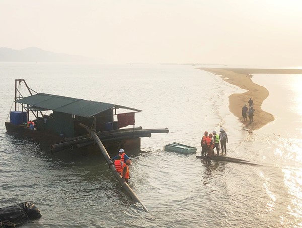 Quảng Ninh gỡ khó thiếu hụt vật liệu san lấp thi công bến cảng Vạn Ninh