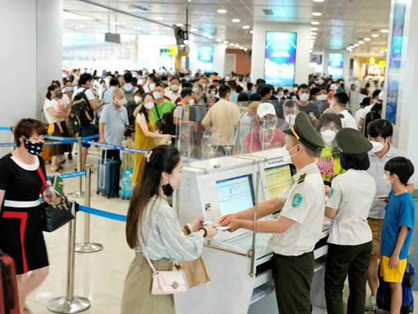 Hành khách của Bamboo Airways được thí điểm ứng dụng CCCD gắn chíp để xác thực tại Nội Bài