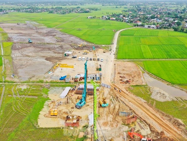 Yêu cầu đẩy nhanh tiến độ cao tốc Bắc - Nam đoạn Quảng Ngãi - Hoài Nhơn