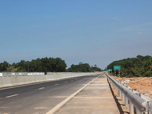 Bình Định cho phép liên danh nhà thầu sử dụng điểm mỏ thi công cao tốc
