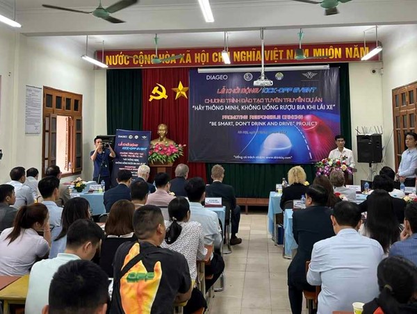 “Hãy thông minh, không uống rượu bia khi lái xe”