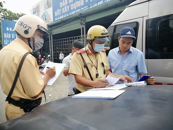 TP Hồ Chí Minh: Mạnh tay xử lý “xe dù, bến cóc” trên tuyến quốc lộ 1