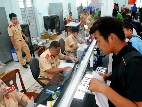 Từ ngày 21/5 người dân quận Bình Thạnh và 5 huyện được cấp biển số xe gắn máy tại xã, phường