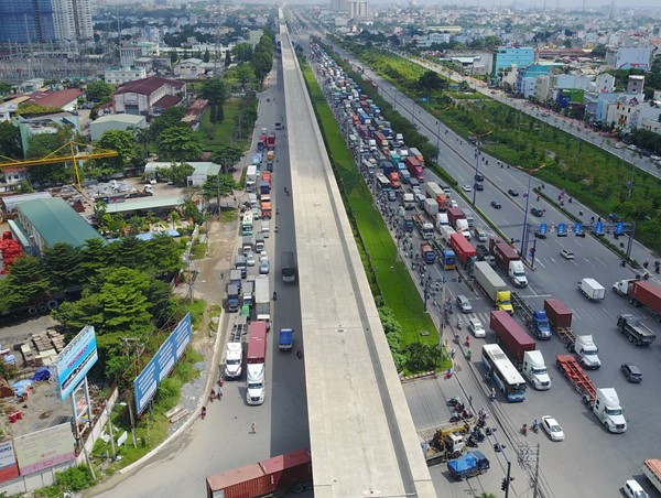 TP Hồ Chí Minh: Đưa đường song hành Xa lộ Hà Nội vào khai thác