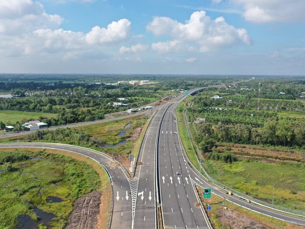 Cần mở thêm lối ra, vào cao tốc tại TP Hồ Chí Minh và các tỉnh phía Nam