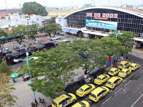 Khống chế hành khách say xỉn, gây rối trên tàu hỏa SE2