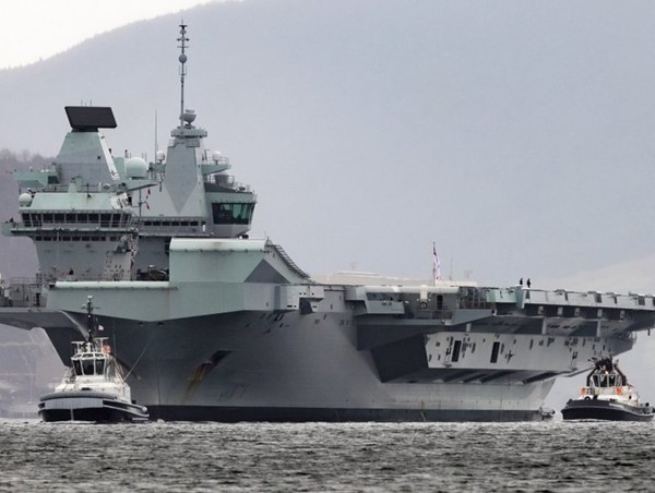 Cháy siêu tàu sân bay trị giá 3 tỷ bảng Anh