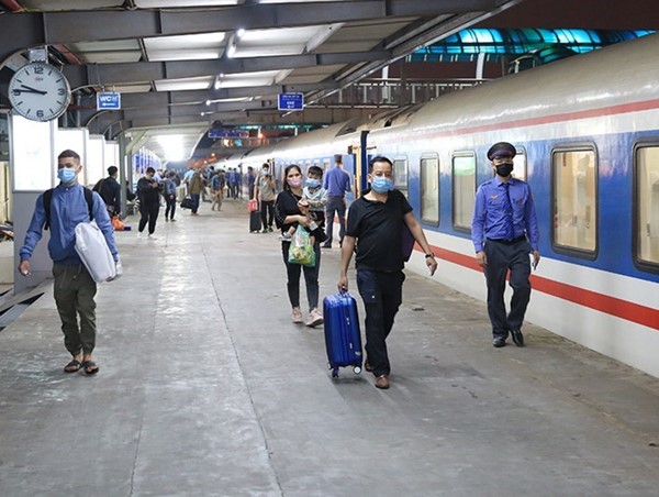 Giá vé máy bay và tàu đồng loạt giảm vào đợt thấp điểm