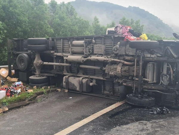 Ngày 15/3, liên tiếp 2 vụ tai nạn trên cao tốc La Sơn - Túy Loan