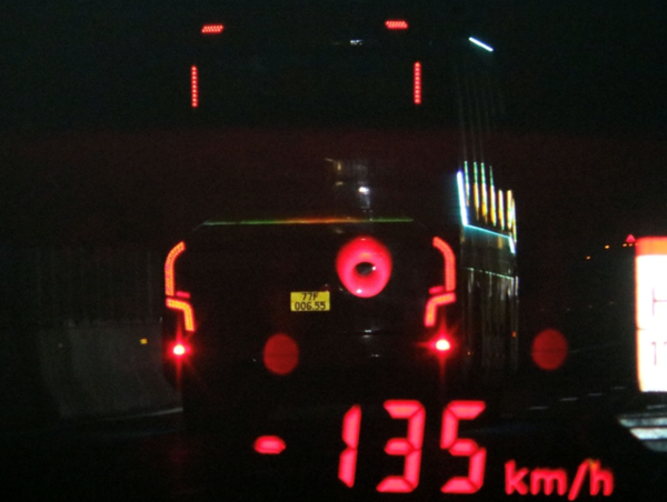 Xe khách chạy tốc độ 135km/h trên cao tốc Vĩnh Hảo - Phan Thiết